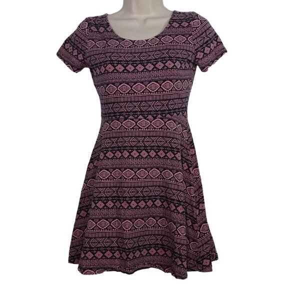 Forever 21 Tribal Print Short Sleeve Fit and Flare Dress Women Size M Pink Black - Picture 1 of 8